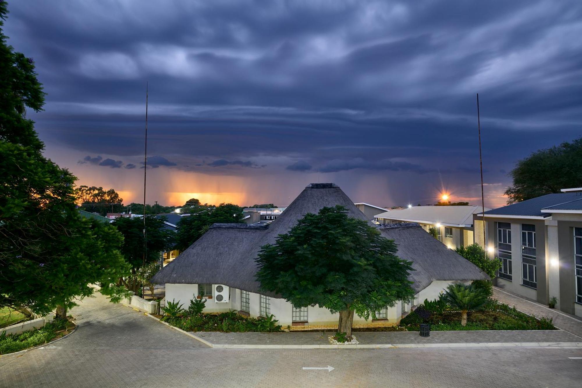 Kalahari Arms Hotel Khemsbok Exterior photo